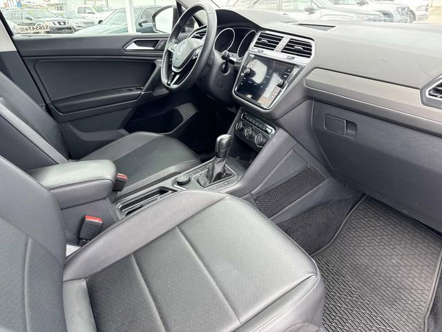 Used 2020 Volkswagen Tiguan SE image 19
