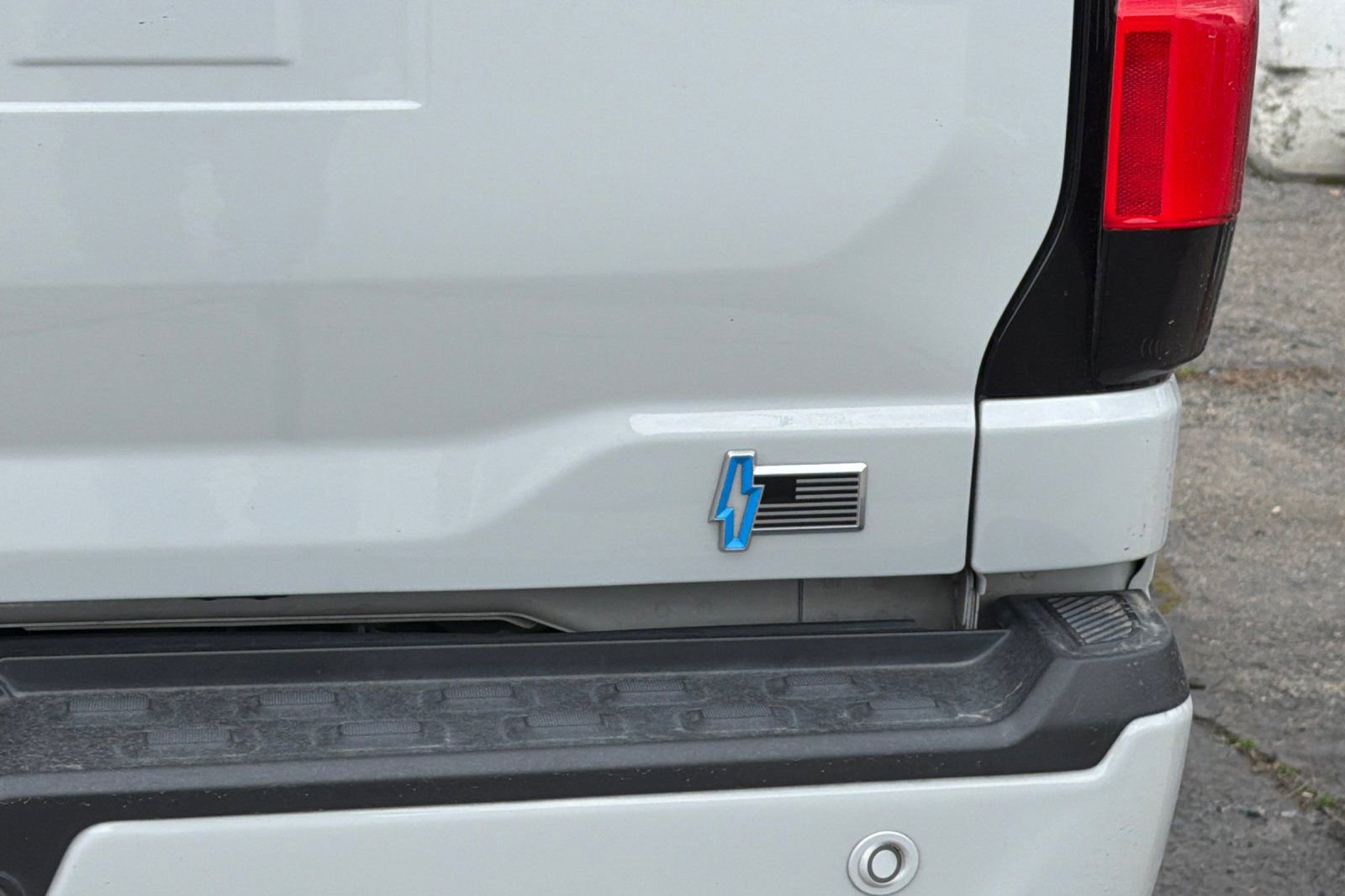 Used 2023 Ford F150 Lightning Platinum image 6