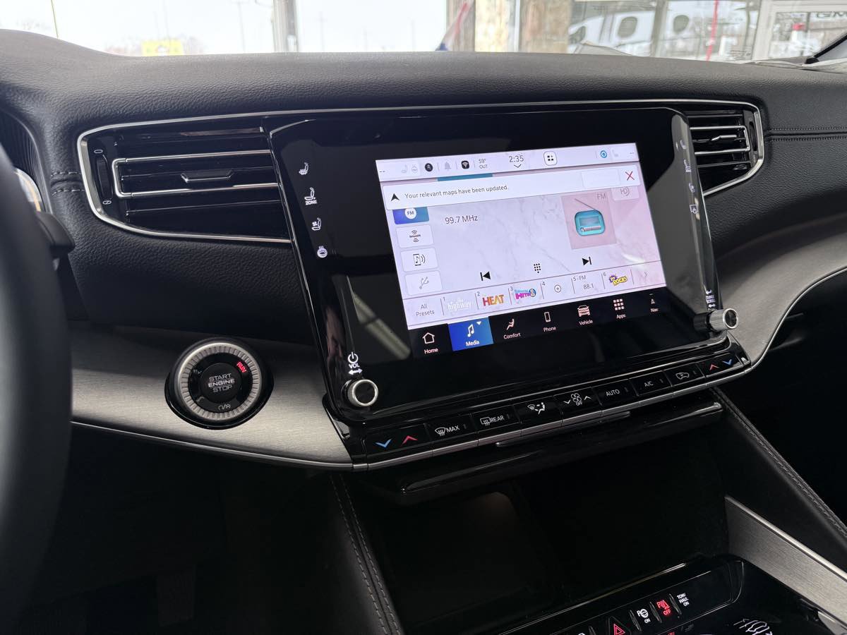 Used 2025 Jeep Wagoneer L Series III w/ Premium Group I AWD/4WD image 58