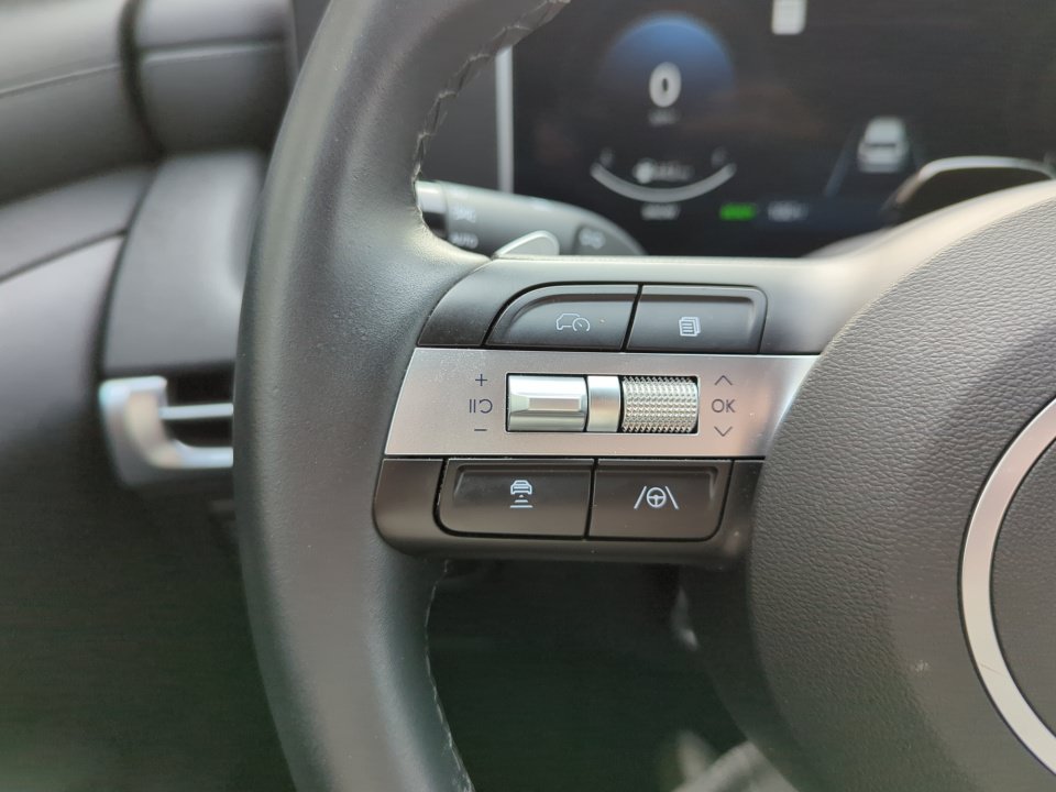 Certified 2025 Hyundai Tucson SEL AWD/4WD image 32