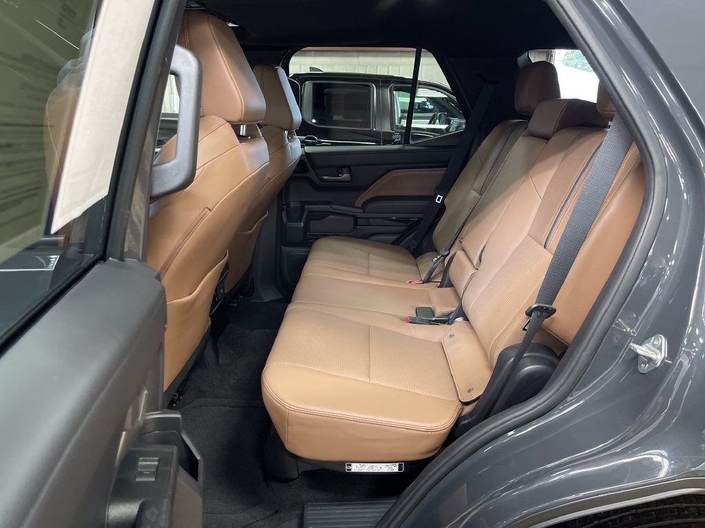 Certified 2025 Toyota 4Runner Limited w/ Tow Technology Package AWD/4WD image 25