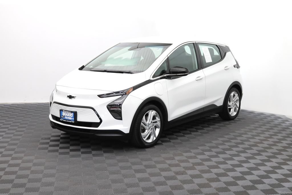 Used 2023 Chevrolet Bolt LT w/ Driver Confidence Package FWD image 3