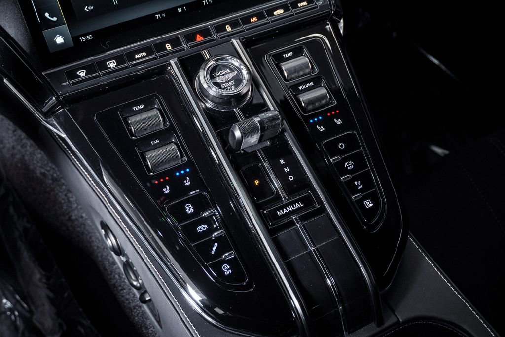 Used 2025 Aston Martin V8 Vantage Coupe RWD image 29