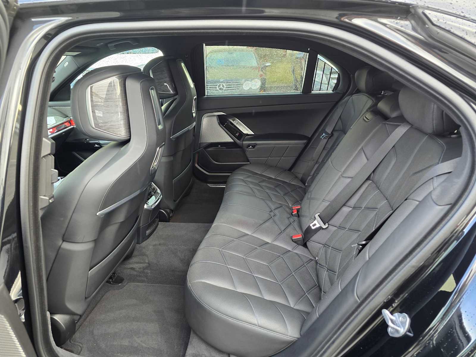 Used 2024 BMW 740i image 18