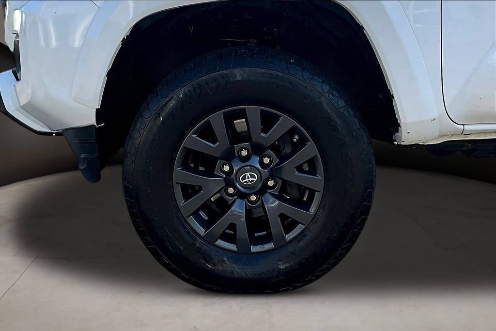 Used 2021 Toyota Tacoma SR5 AWD/4WD image 33