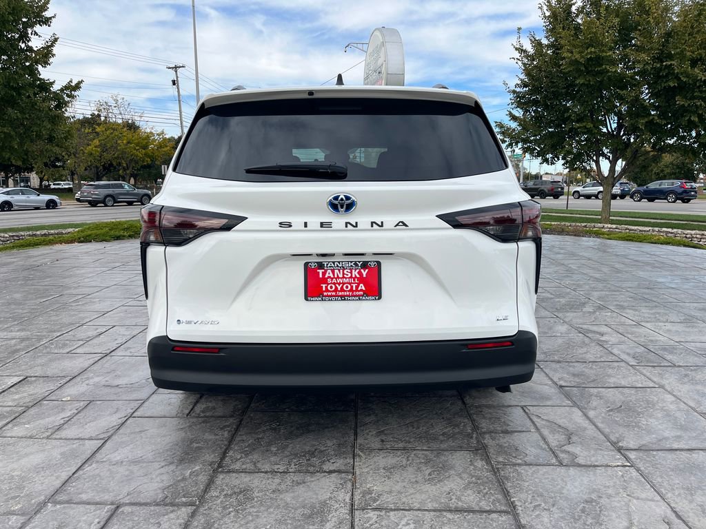 New 2025 Toyota Sienna LE image 4