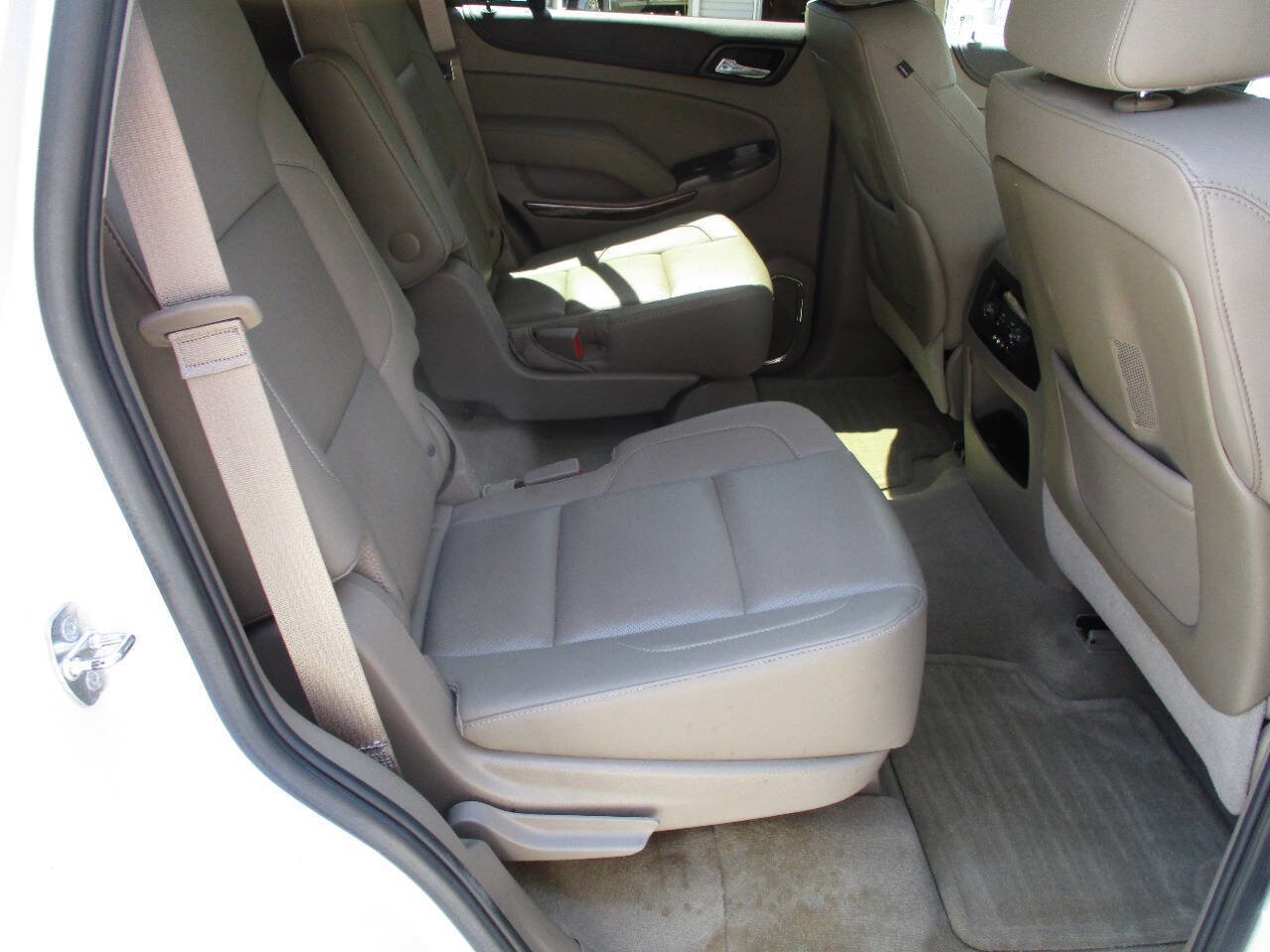 Used 2016 GMC Yukon SLT w/ Open Road Package AWD/4WD image 13