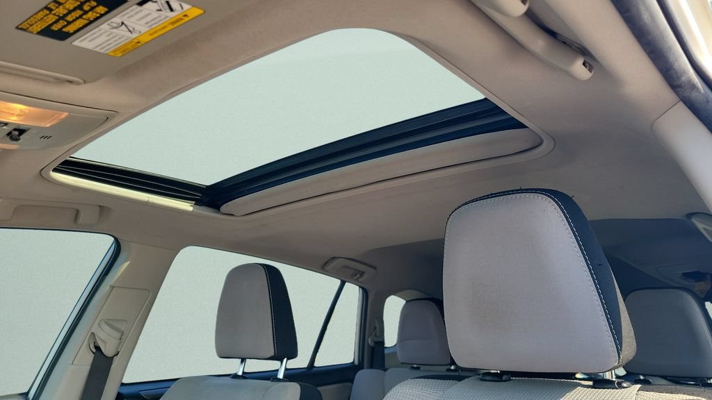 Used 2018 Toyota RAV4 XLE AWD/4WD image 17