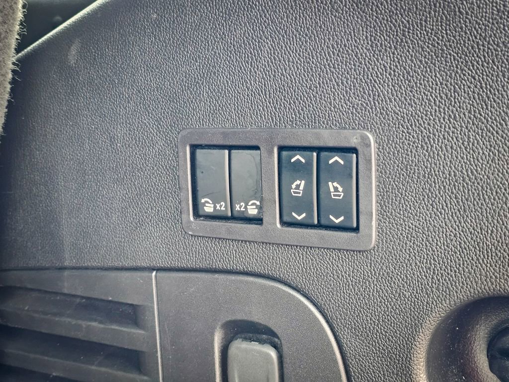 Used 2018 GMC Yukon SLT w/ Premium Edition image 40