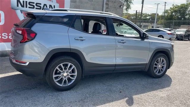 Used 2024 GMC Terrain SLT image 24