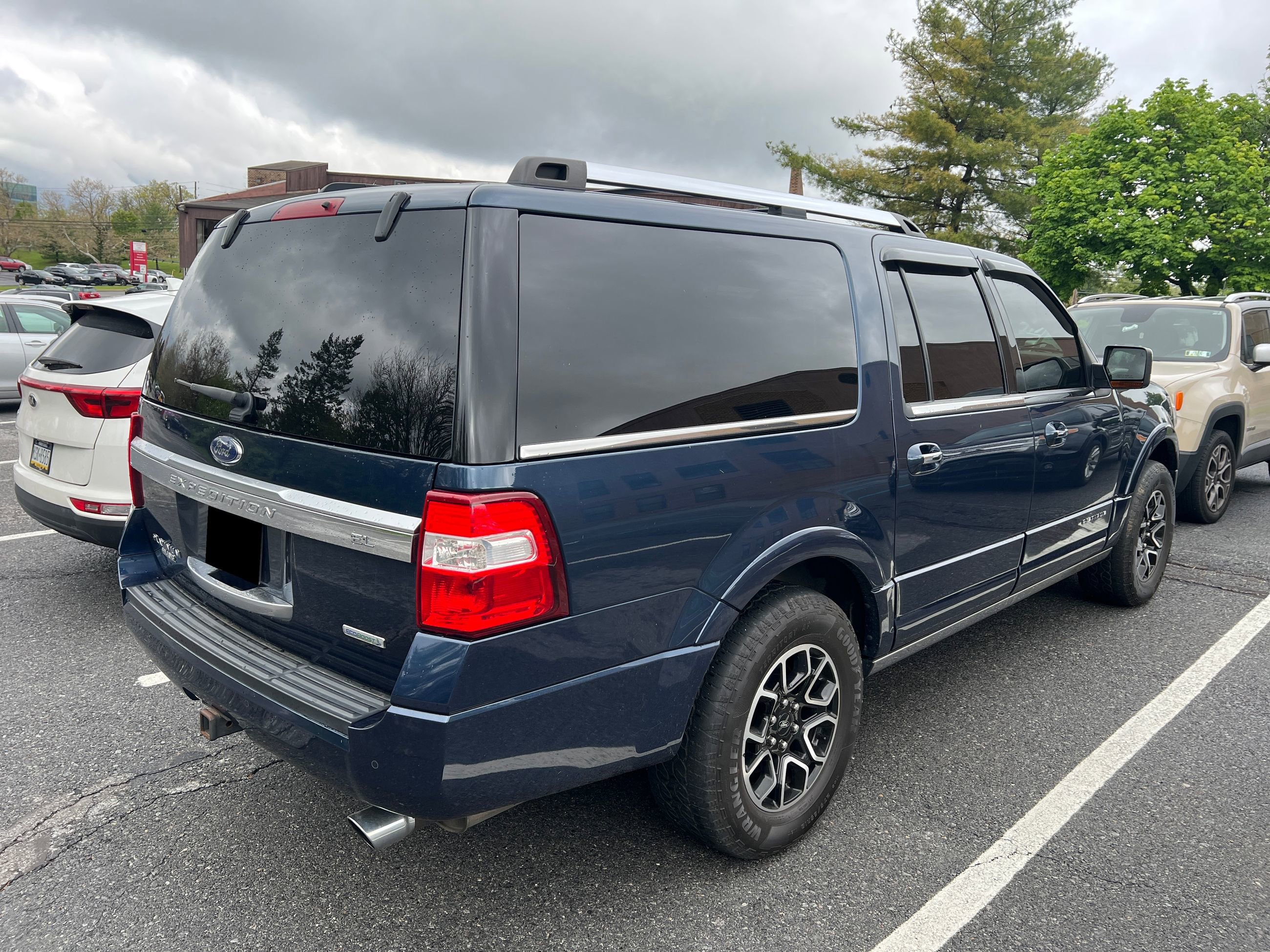 Used 2017 Ford Expedition EL Platinum AWD/4WD image 5