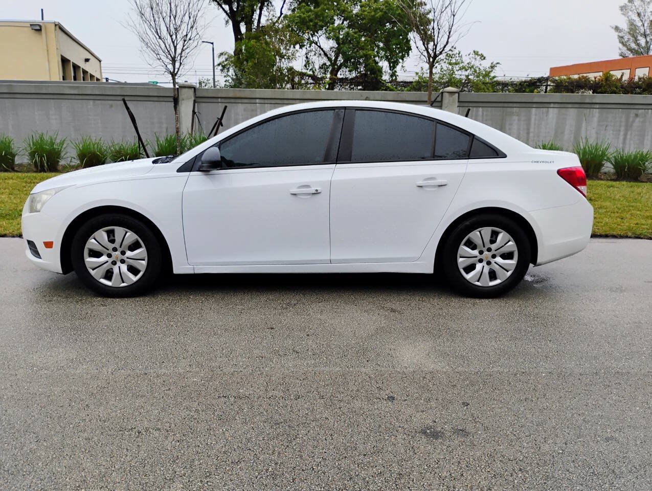 Used 2014 Chevrolet Cruze LS FWD image 6