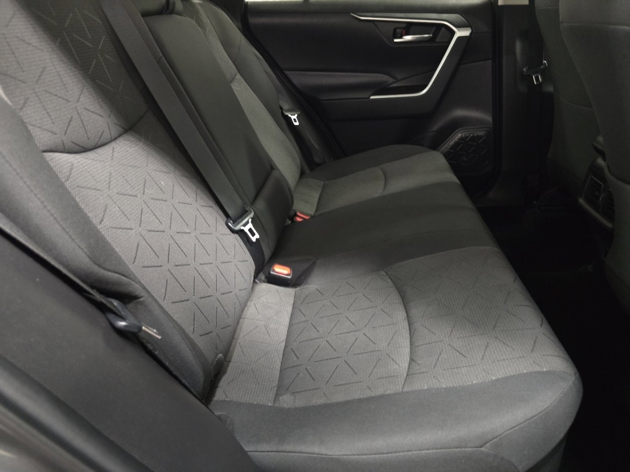 Used 2021 Toyota RAV4 XLE image 19