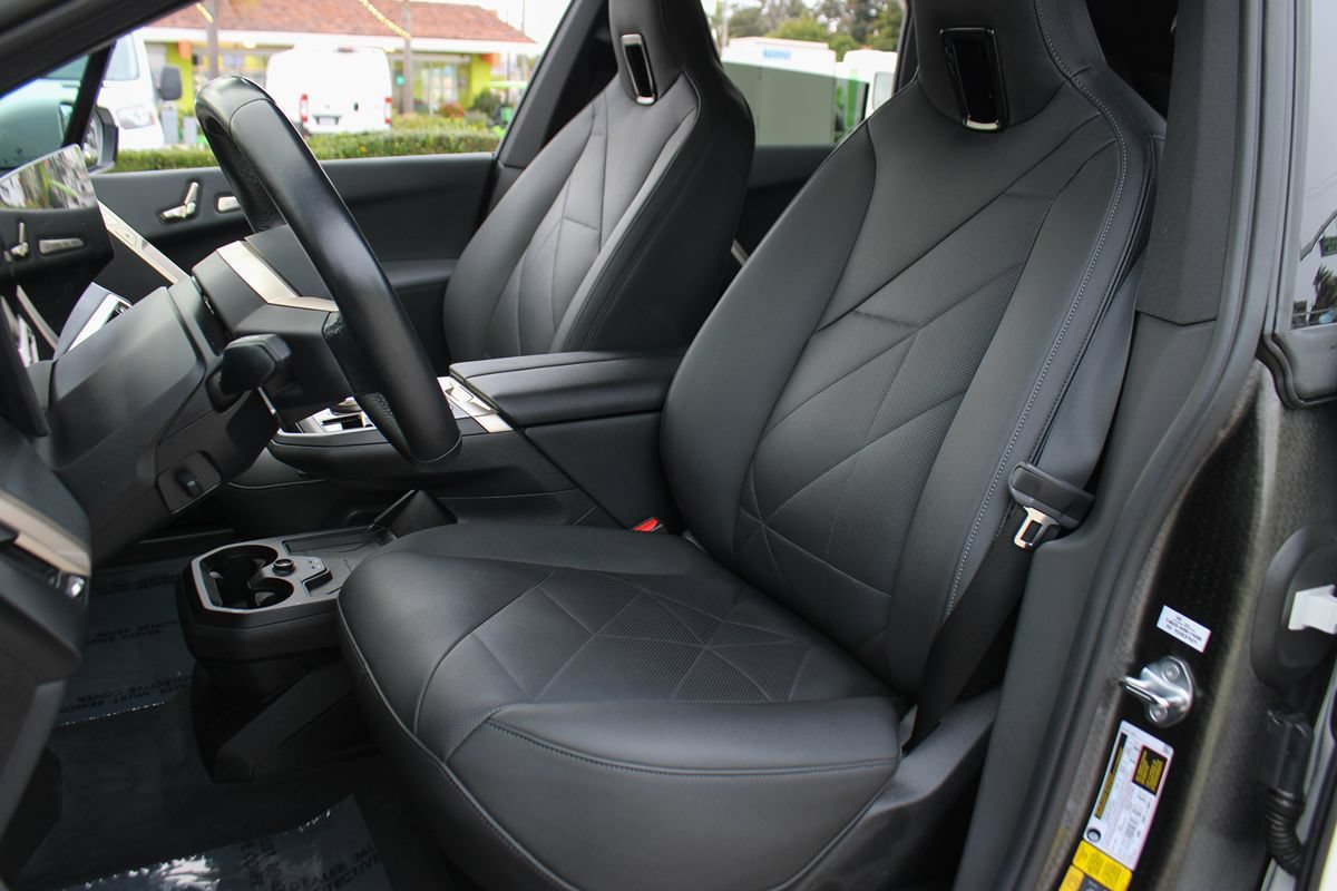 Used 2024 BMW iX xDrive50 w/ Premium Package AWD/4WD image 15