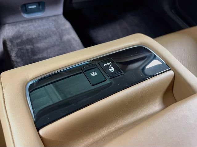 Used 2018 Lexus LS 500 w/ Accessory Package (Z2) RWD image 38