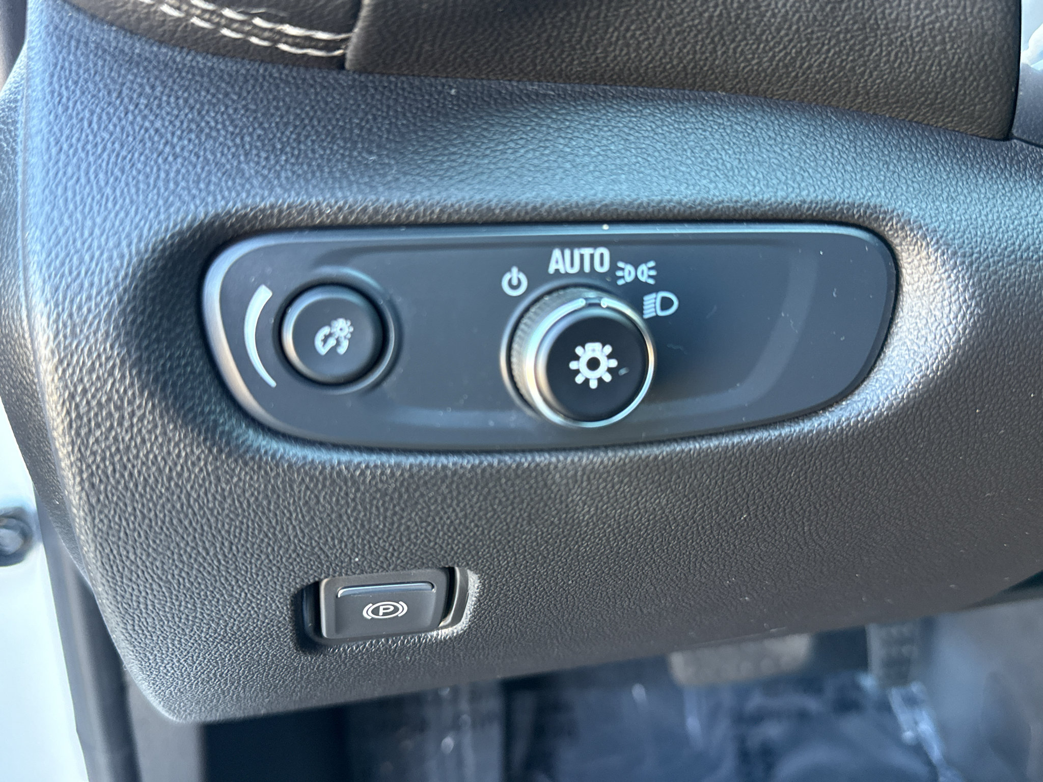 Used 2025 Chevrolet Blazer LT w/ Convenience Package FWD image 11