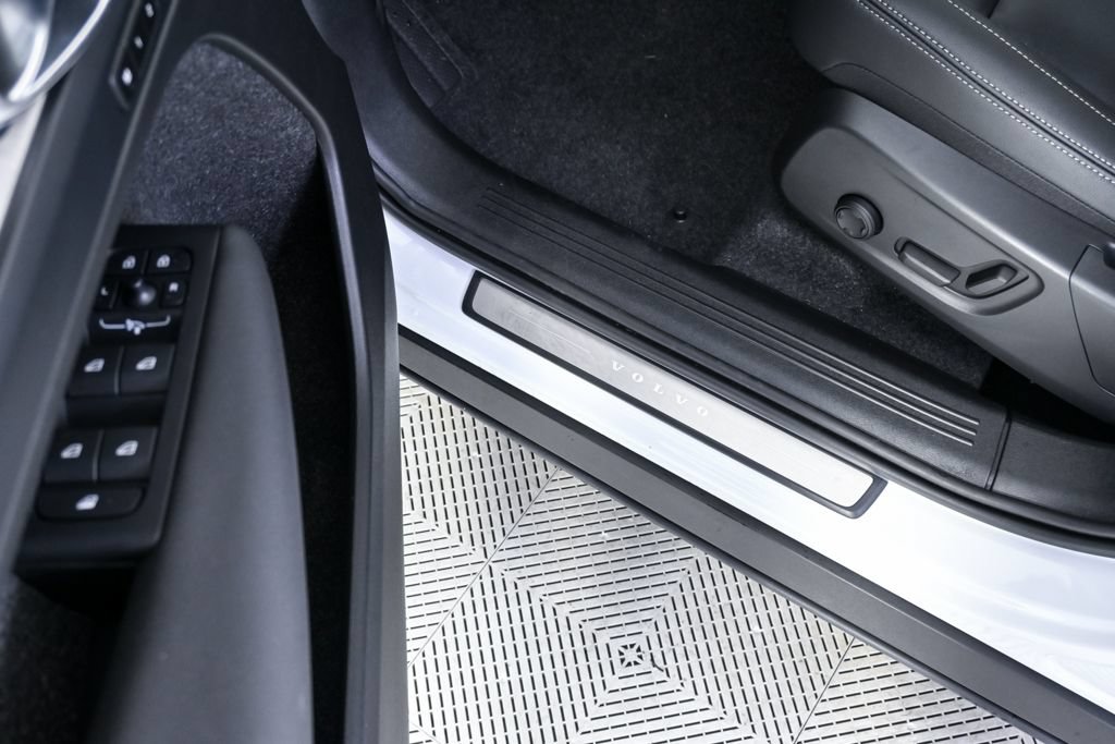 New 2026 Volvo XC40 B5 Core AWD/4WD image 7