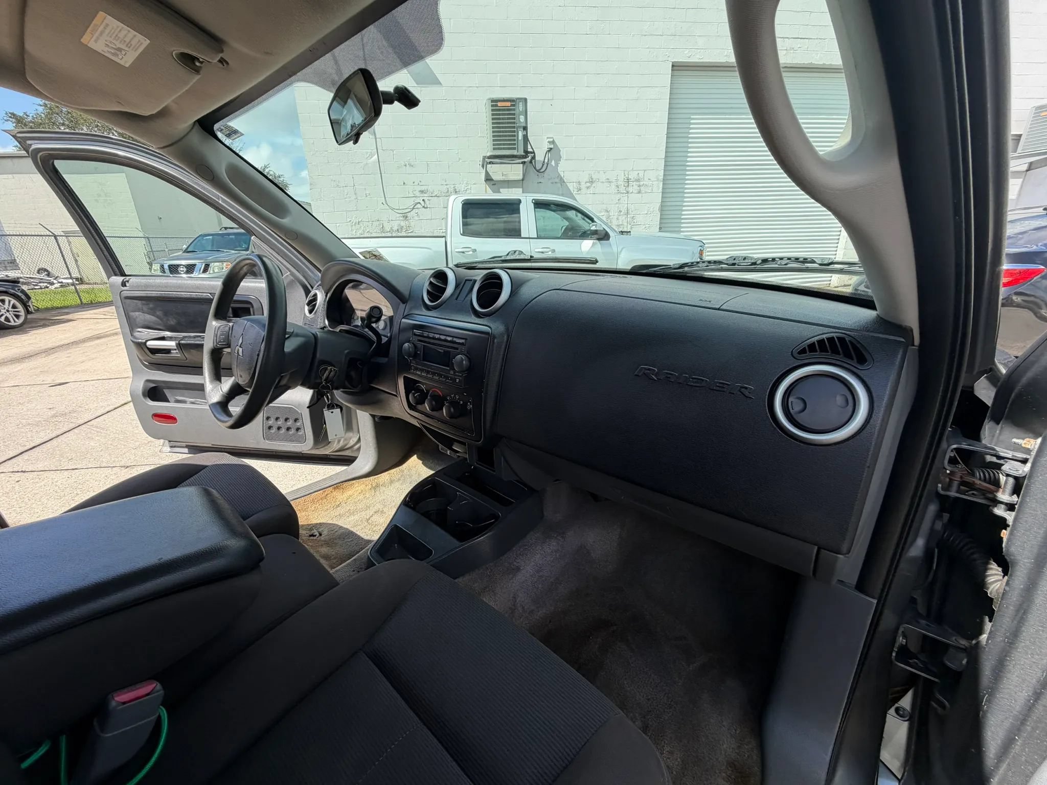 Used 2007 Mitsubishi Raider LS RWD image 9