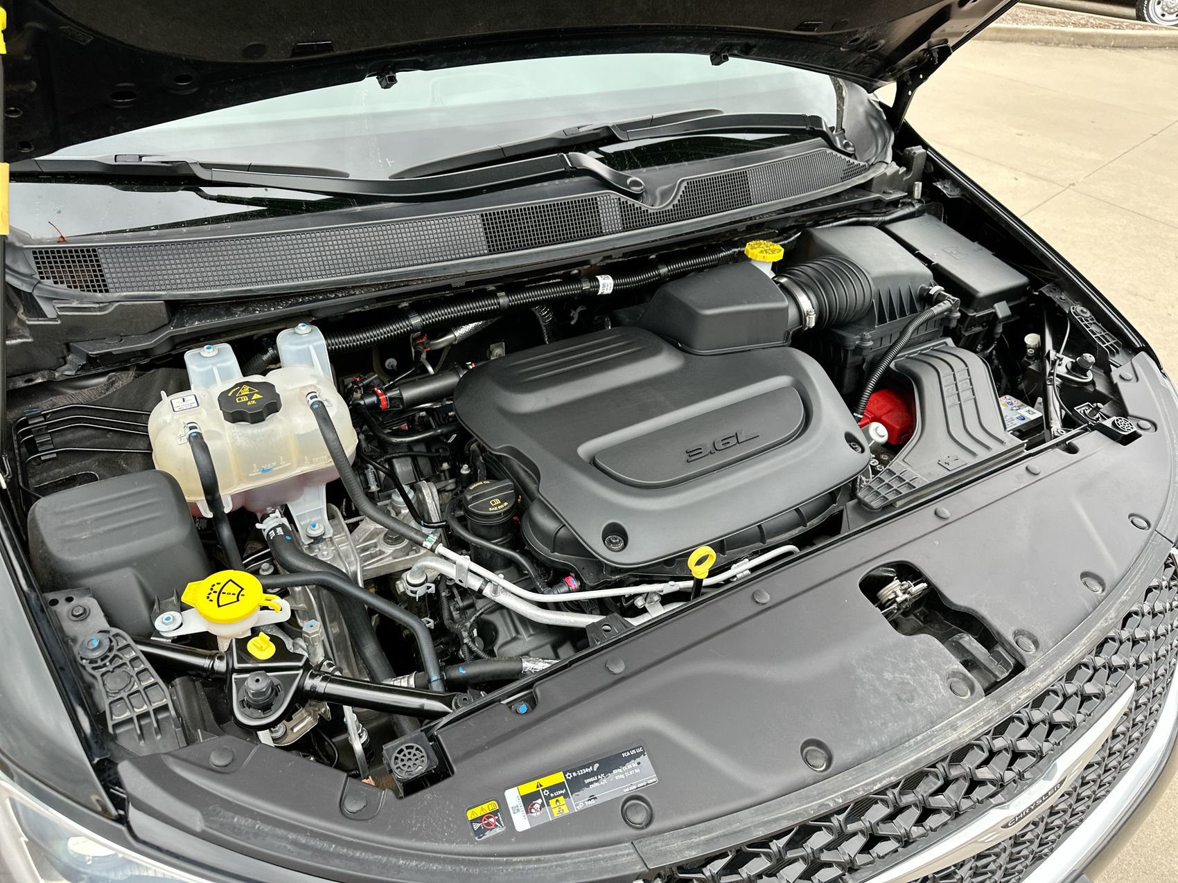 Used 2025 Chrysler Pacifica Select image 24