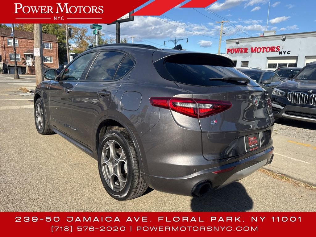 Used 2023 Alfa Romeo Stelvio Ti image 3