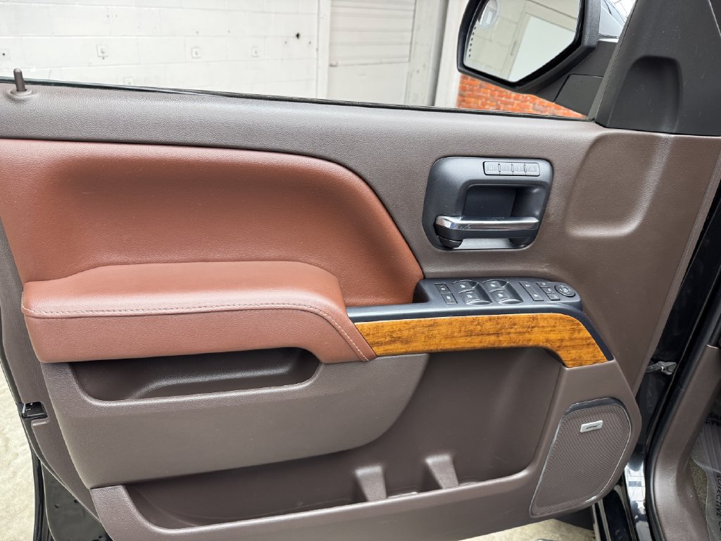 Used 2015 Chevrolet Silverado 1500 High Country w/ High Country Premium Package AWD/4WD image 9