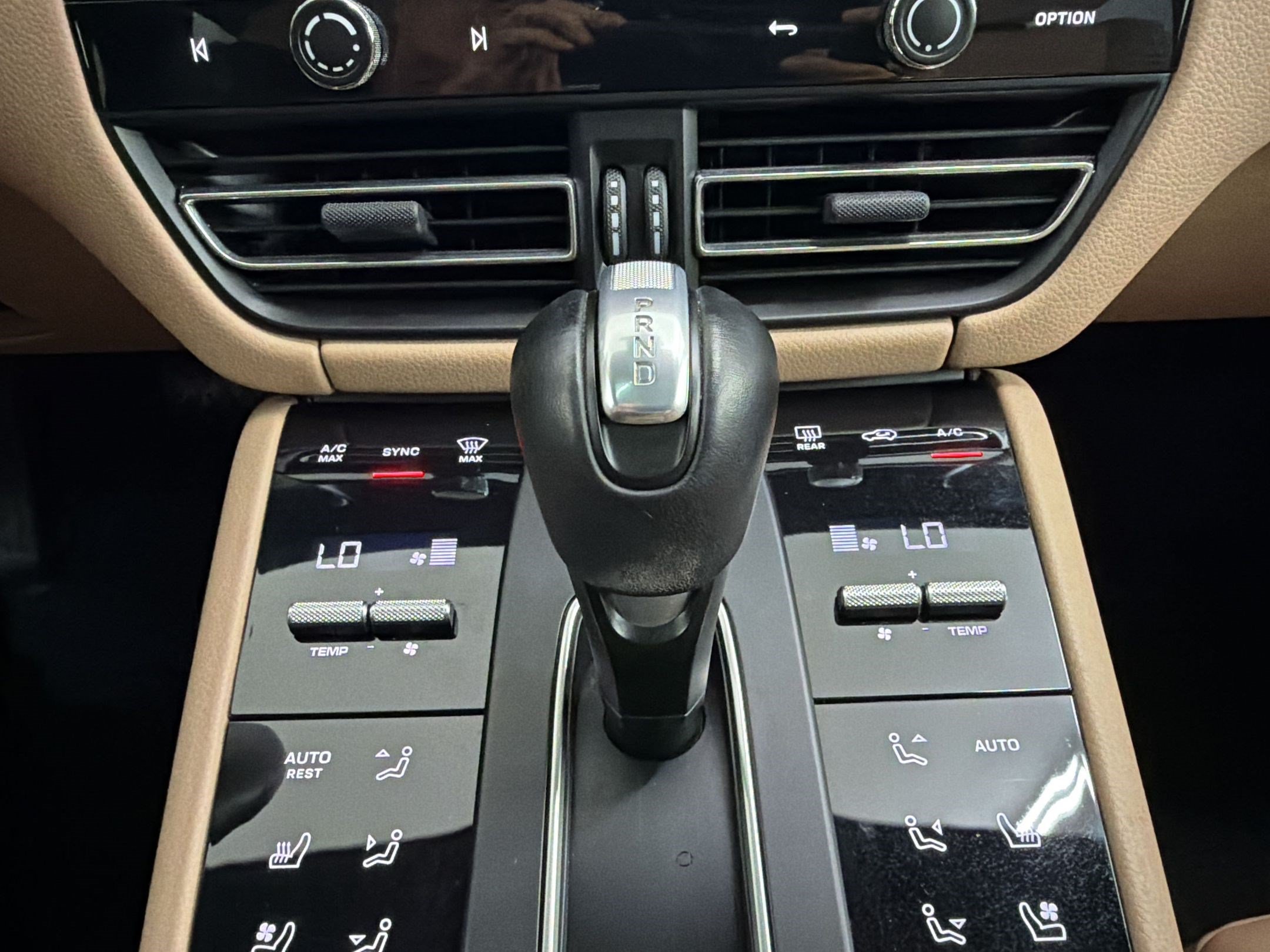 Certified 2023 Porsche Macan S AWD/4WD image 17