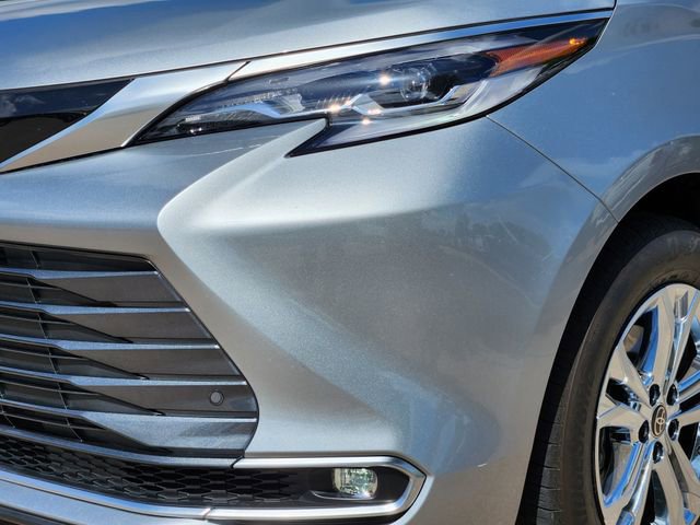 Used 2023 Toyota Sienna Platinum AWD/4WD image 8