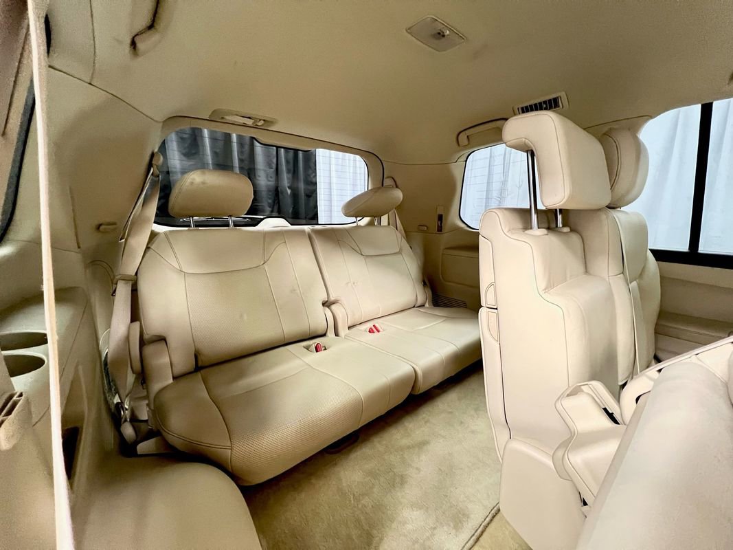 Used 2013 Lexus LX 570 4WD w/ Luxury Pkg image 28