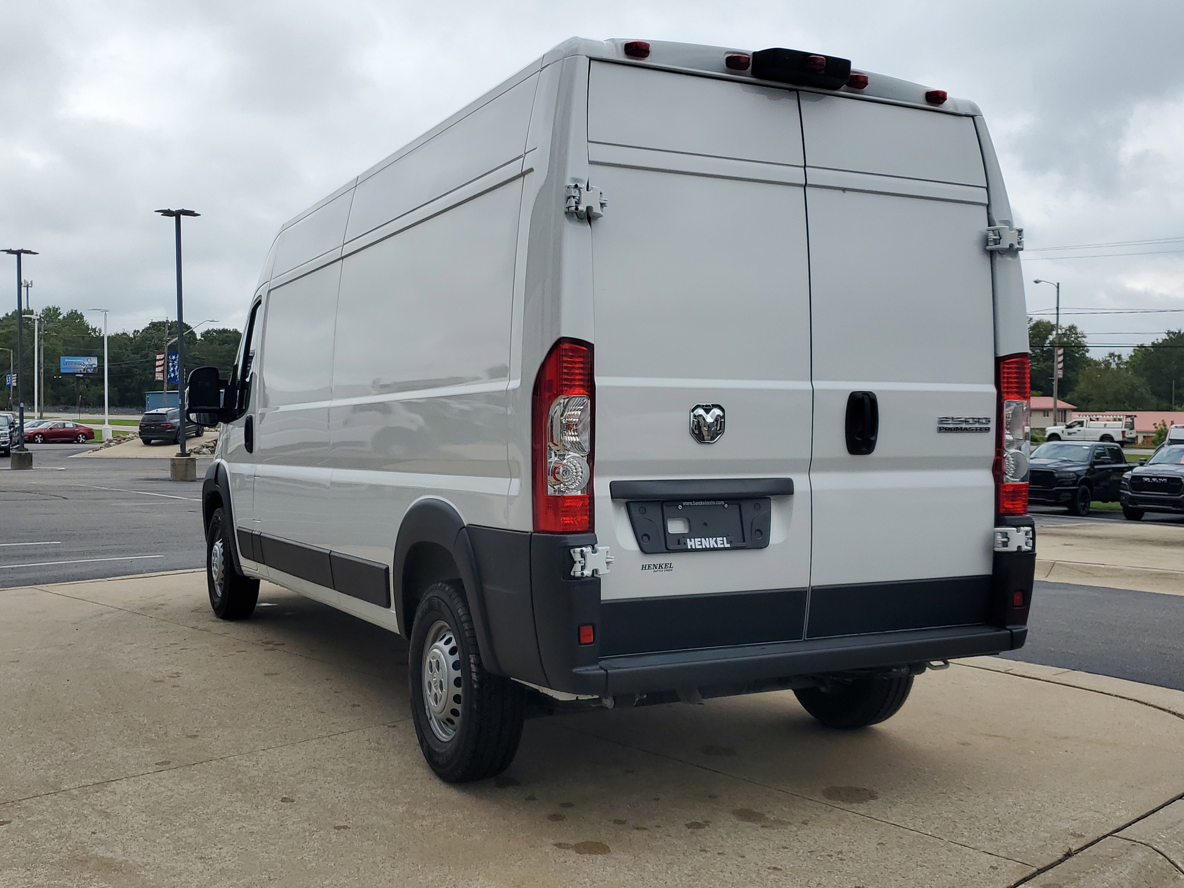 Used 2025 RAM ProMaster 2500 w/ Convenience Group image 3