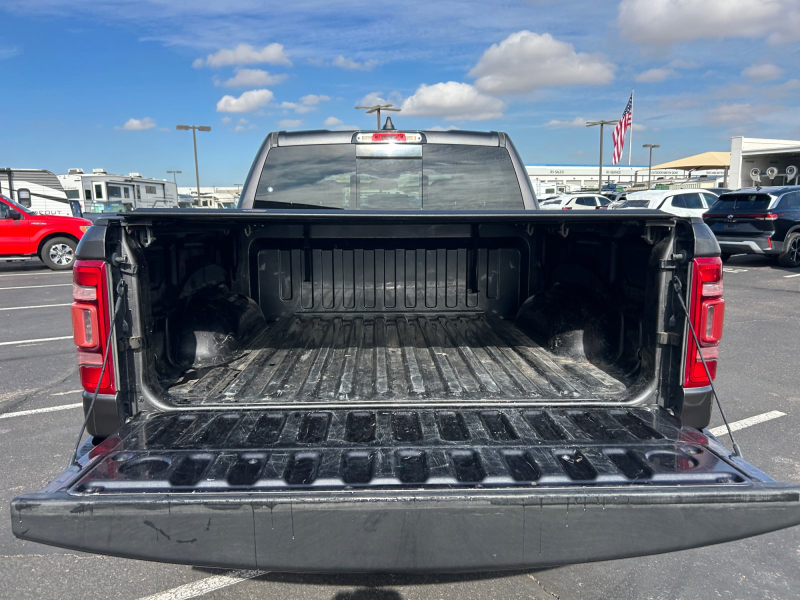 Used 2019 RAM 1500 Laramie w/ Sport Appearance Package AWD/4WD image 30