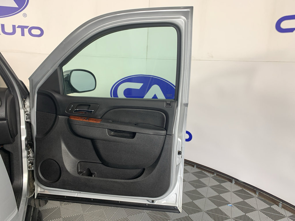 Used 2013 Chevrolet Suburban LT image 38