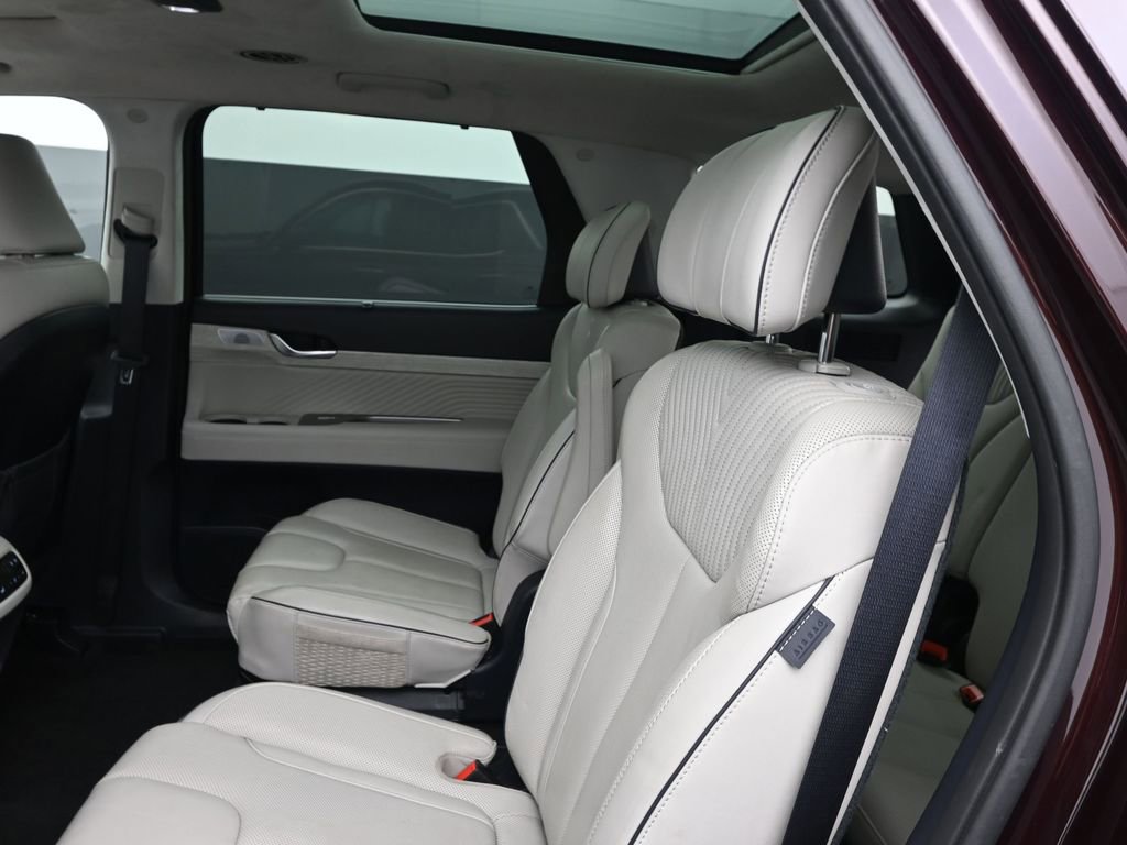 Used 2024 Hyundai Palisade Calligraphy image 32