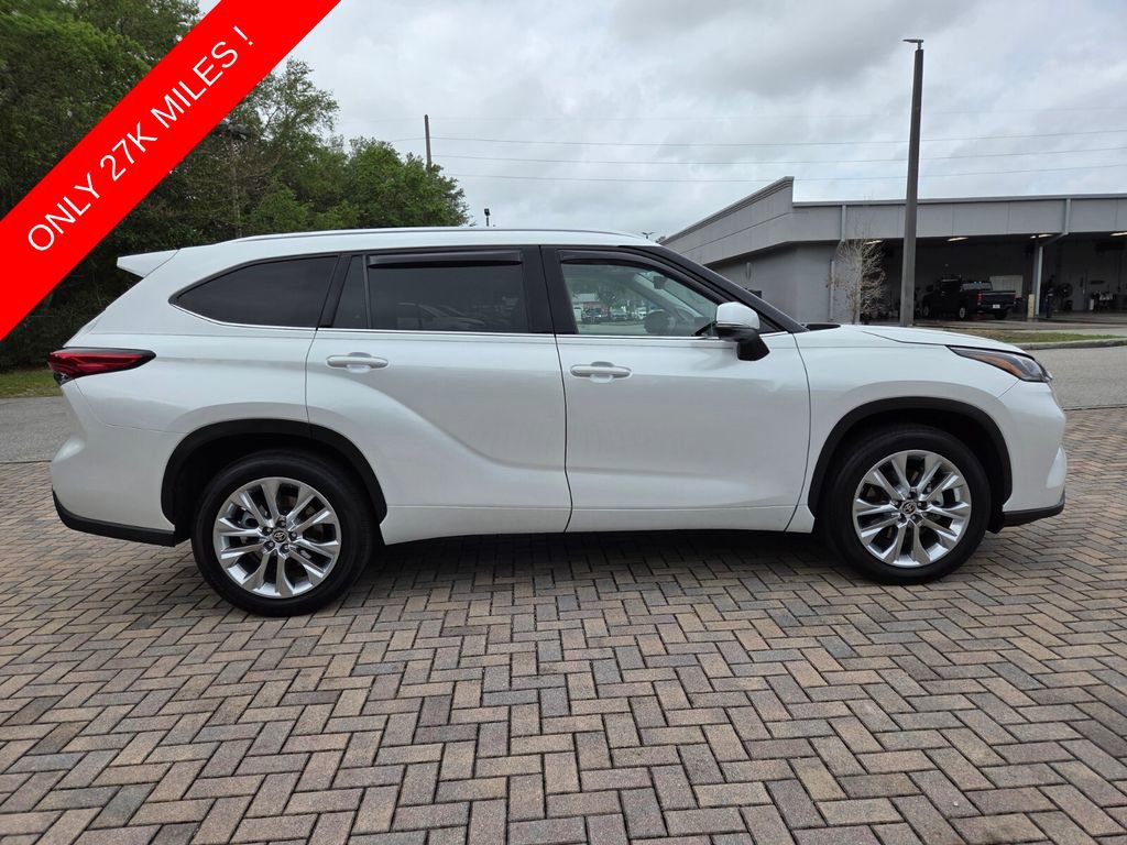 Used 2023 Toyota Highlander Limited FWD image 12