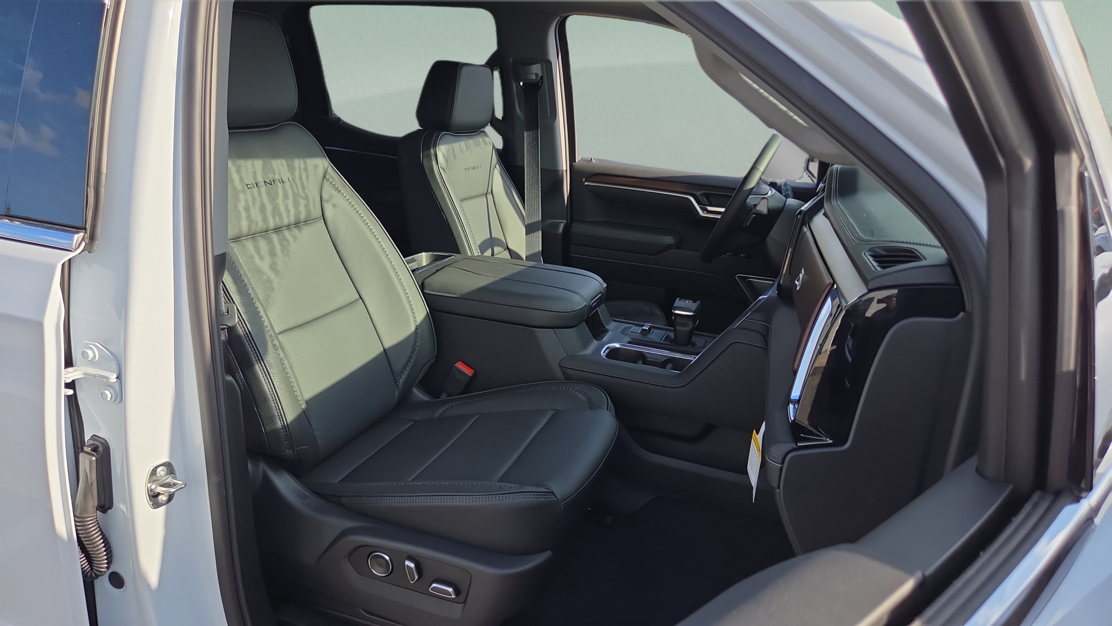 New 2026 GMC Sierra 1500 Denali w/ Denali Reserve Package AWD/4WD image 15