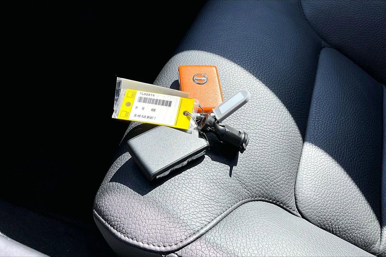 Used 2024 Volvo XC90 B5 Plus image 32