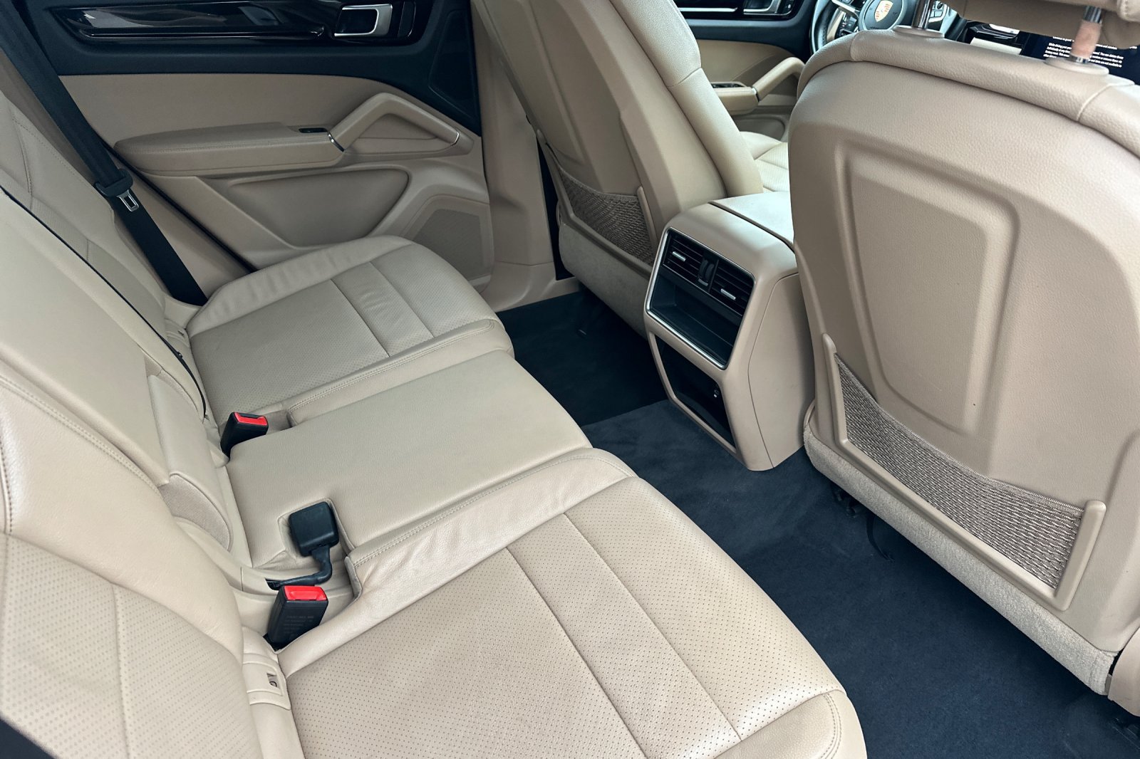 Used 2023 Porsche Cayenne AWD/4WD image 17