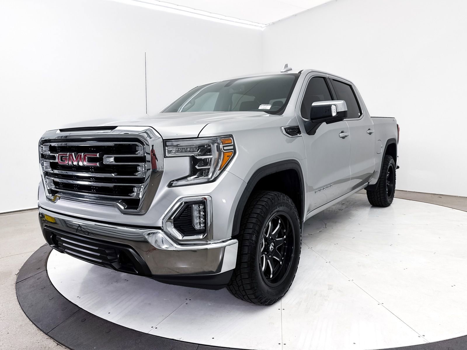 Used 2019 GMC Sierra 1500 SLT AWD/4WD image 9