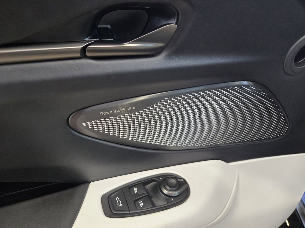 Used 2025 Aston Martin V8 Vantage Coupe image 24