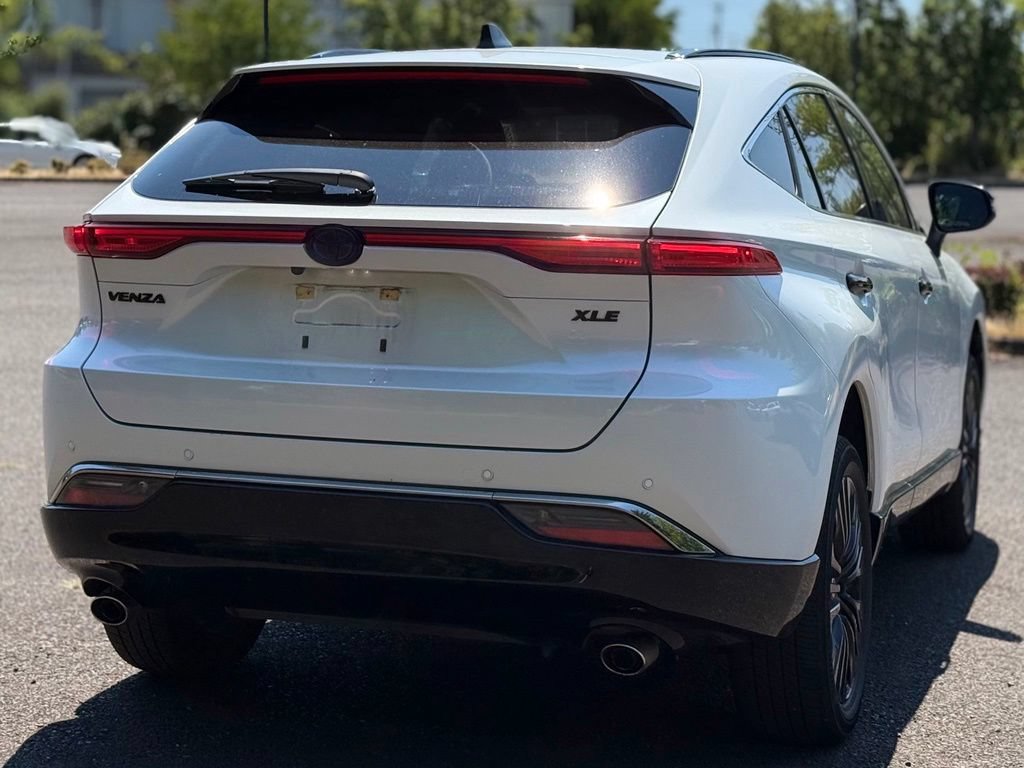 Certified 2023 Toyota Venza Nightshade AWD/4WD image 5