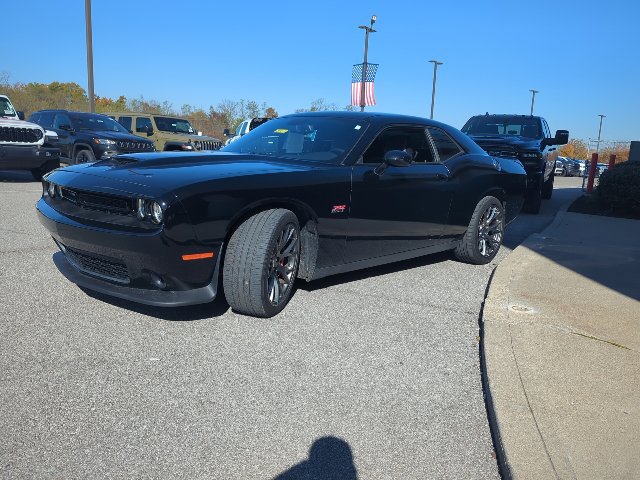 Used 2015 Dodge Challenger SRT RWD image 8