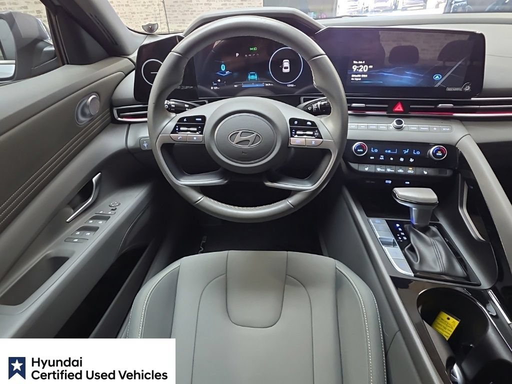 Used 2025 Hyundai Elantra SEL FWD image 16