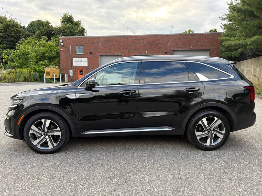 Certified 2023 Kia Sorento SX Prestige w/ Panoramic Sunroof Package AWD/4WD image 3