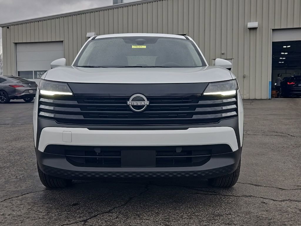 Used 2025 Nissan Kicks SV image 2