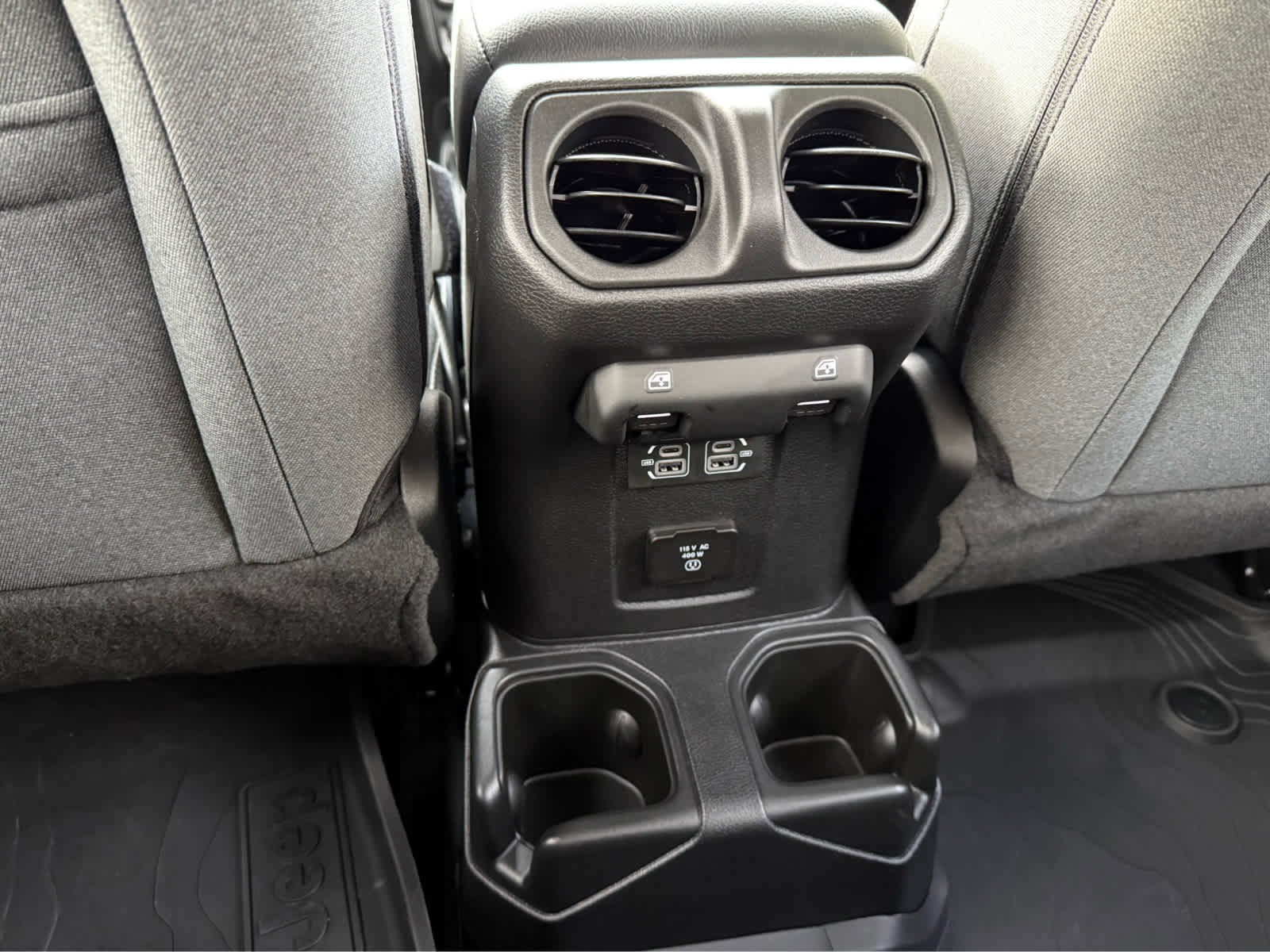 Used 2025 Jeep Gladiator Sport image 25