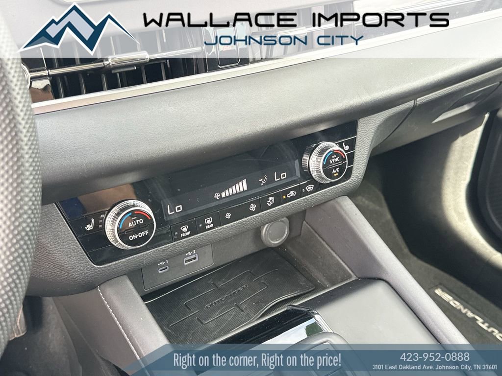 Used 2023 Mitsubishi Outlander SE image 29