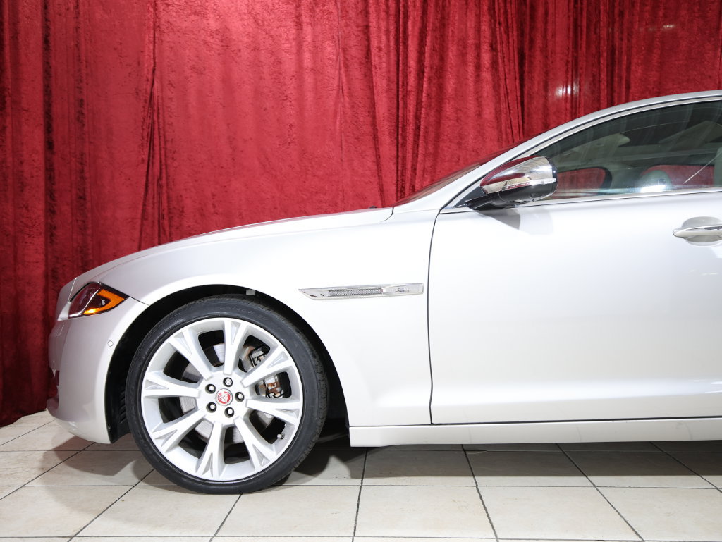 Used 2017 Jaguar XJ L Portfolio RWD image 5