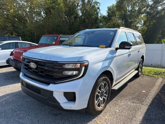 Used 2025 Ford Expedition Max Active AWD/4WD image 2