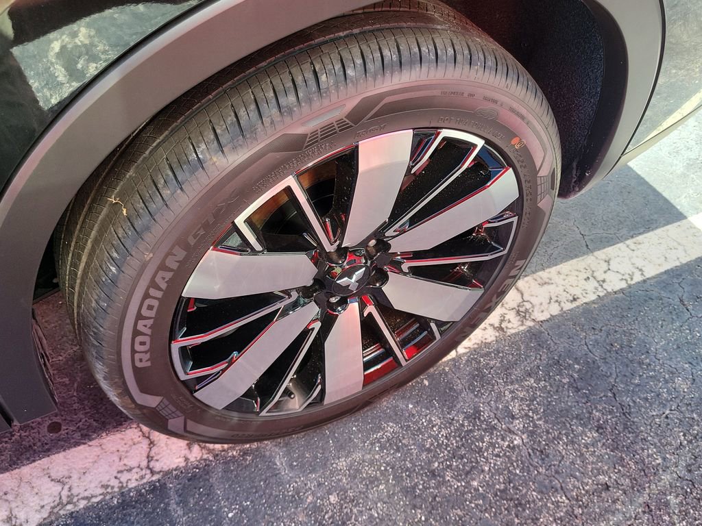 New 2025 Mitsubishi Outlander SE image 8