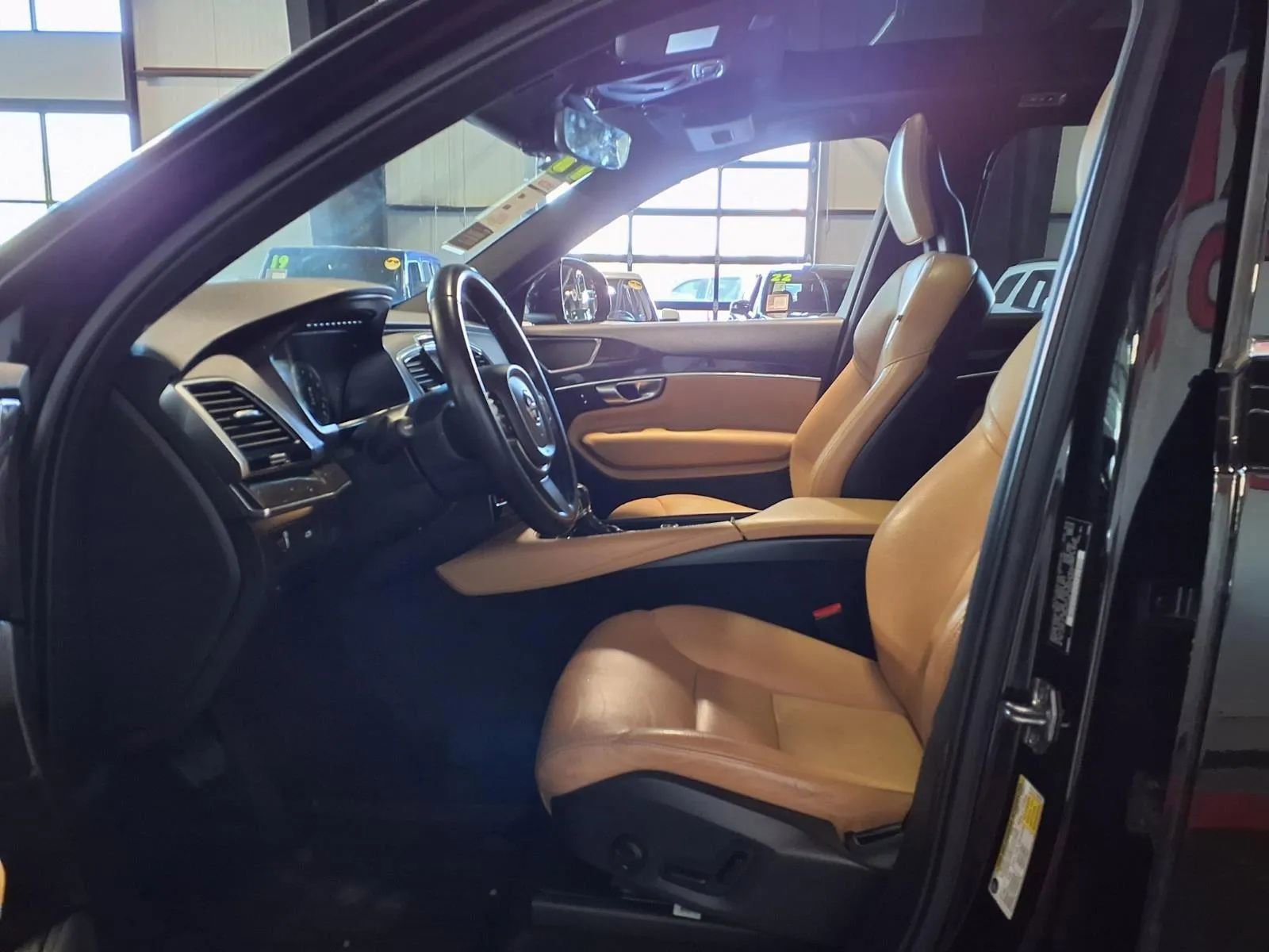 Used 2017 Volvo XC90 T6 Momentum w/ Vision Package AWD/4WD image 19