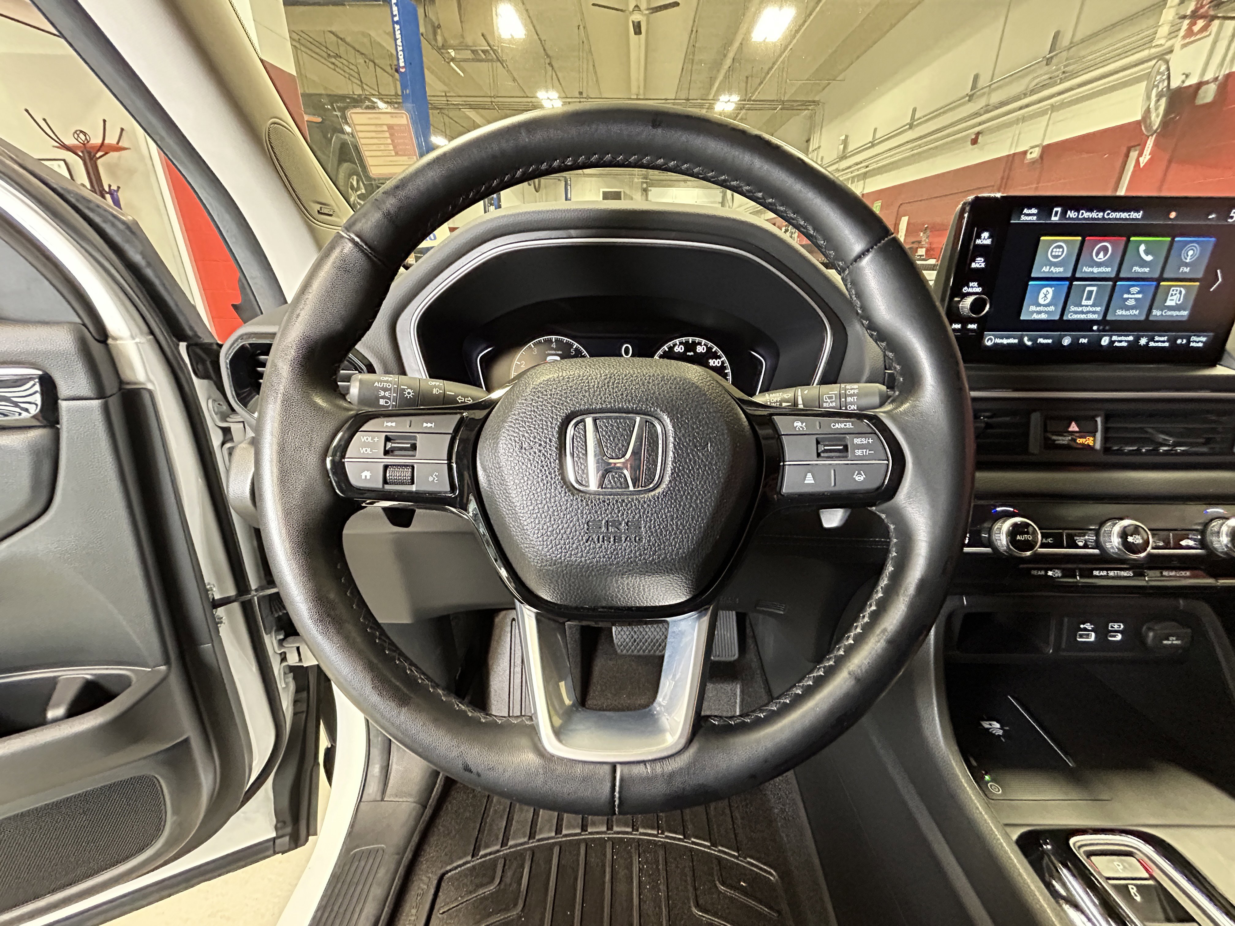 Used 2025 Honda Pilot Touring image 19